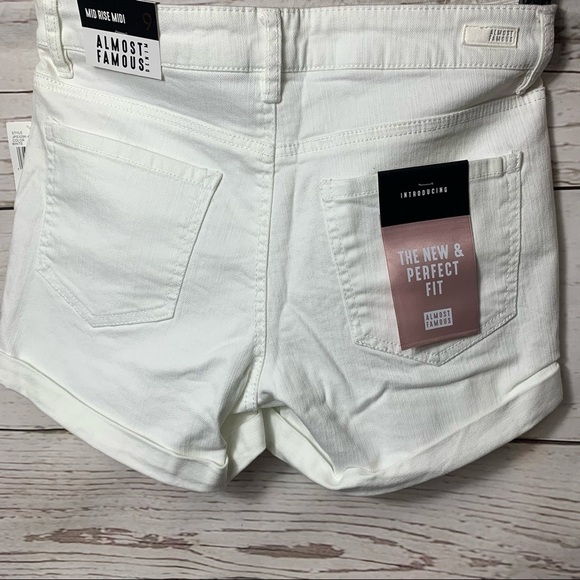 Nwt Almost Famous the New & Perfect Fit Jean Shorts - Picture 2 of 4